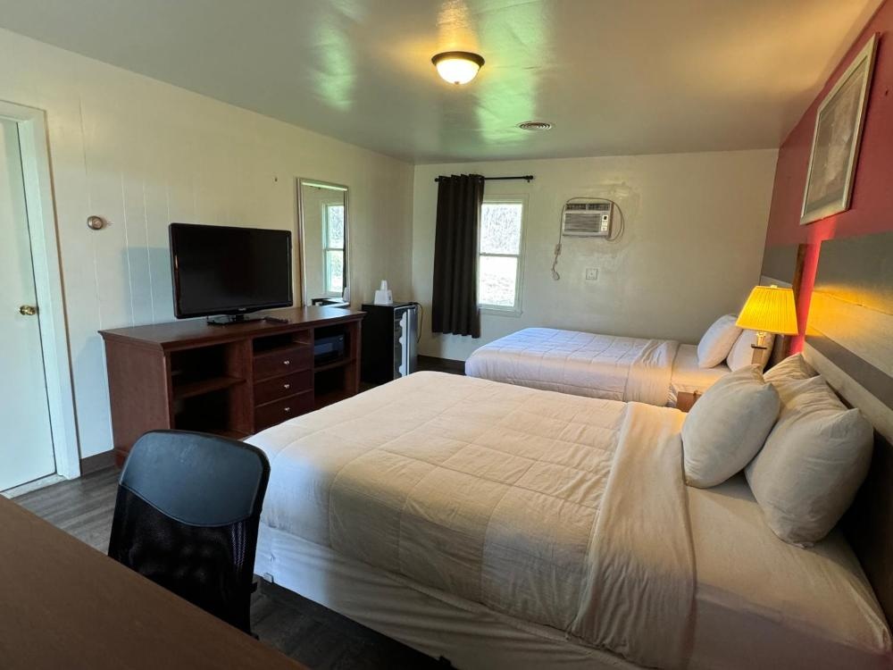 Thruway Holiday Motel