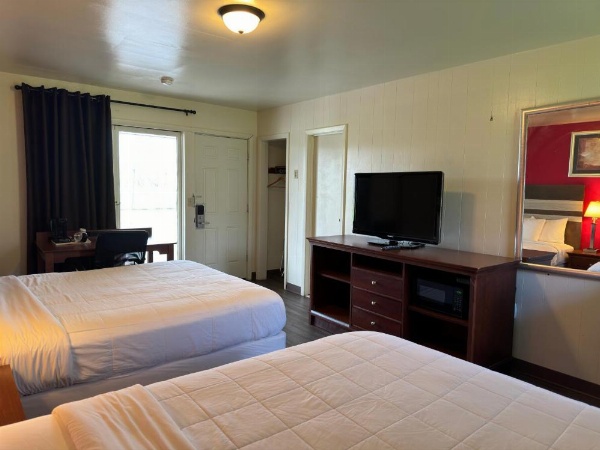 Thruway Holiday Motel image 12