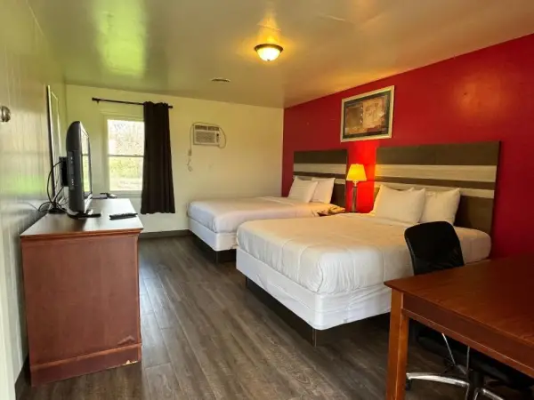 Thruway Holiday Motel 10