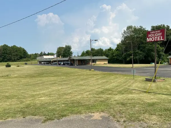 Thruway Holiday Motel Main image
