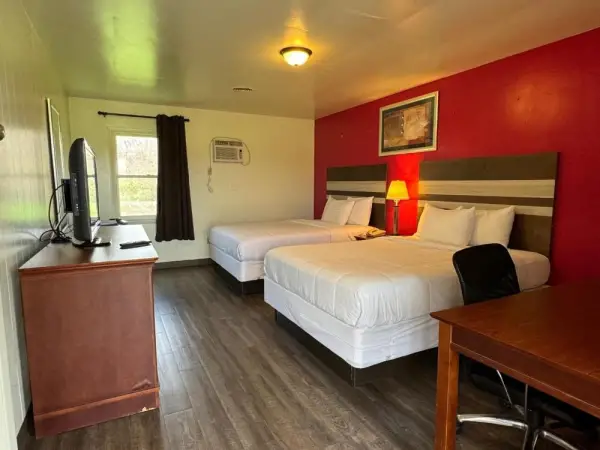 Thruway Holiday Motel 6