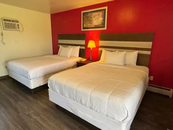Thruway Holiday Motel 7